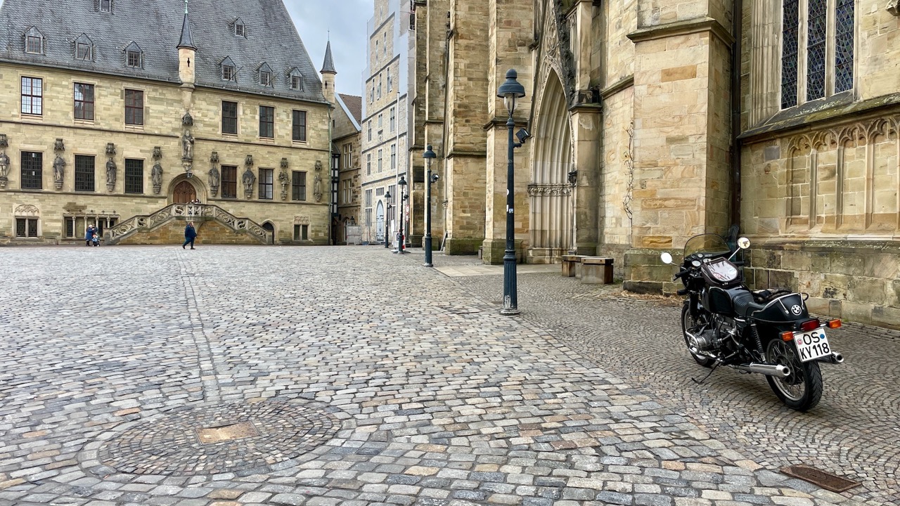 BMW auf dem Markt im Februar.jpeg