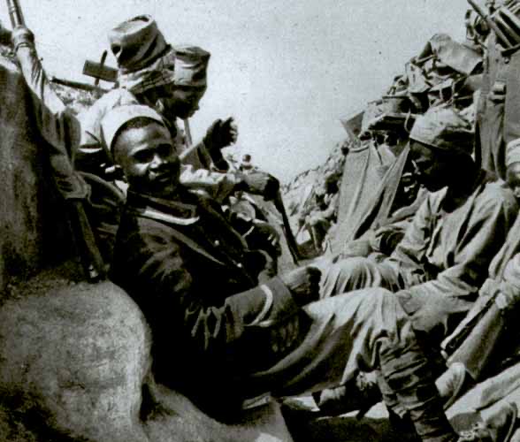 Französisch-senegalesische Soldaten im Schützengraben