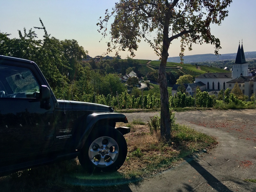 Jeep auf Johannisberg.jpeg