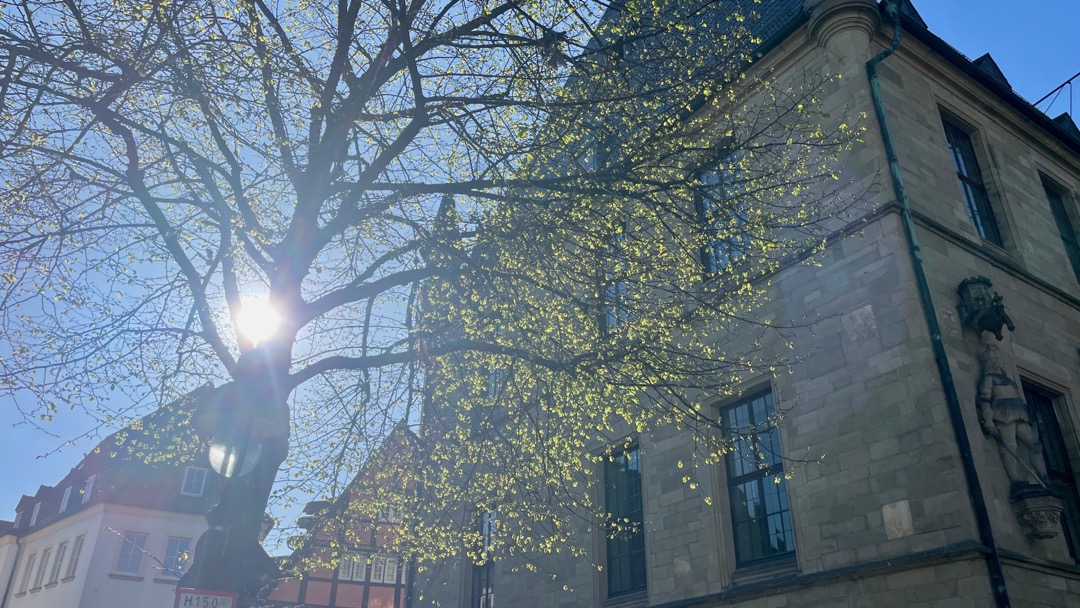 Sonnenlücke am Rathaus.jpg