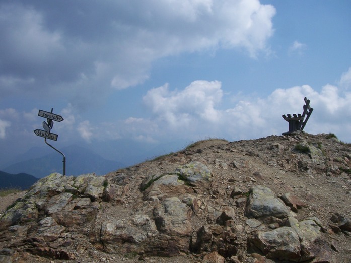 Spazierweg am Penser Joch mit Hinweisen