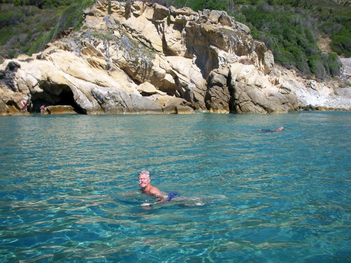 Schwimmer vor Laconella