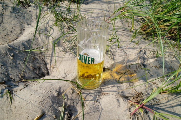 mein Bier vor Strandhafer