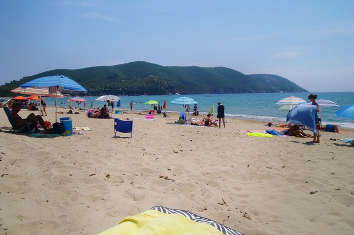 live am Strand mittags