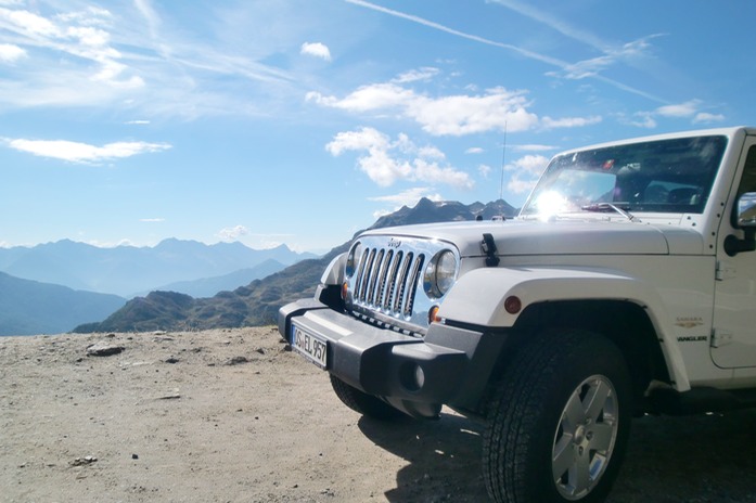 Timmelsjoch mit Spielzeugauto