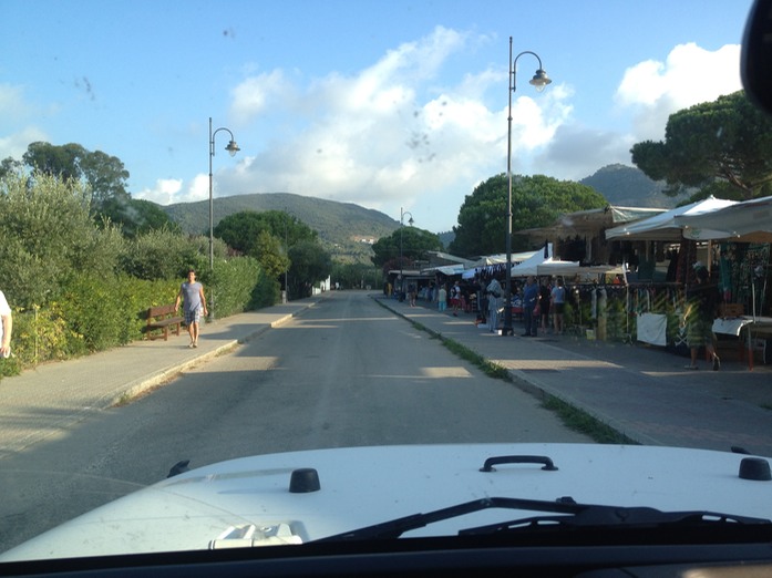 Markt am Sonntagmorgen Lacona