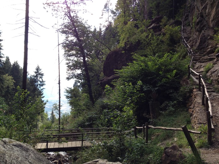 Brcke am Wasserfall