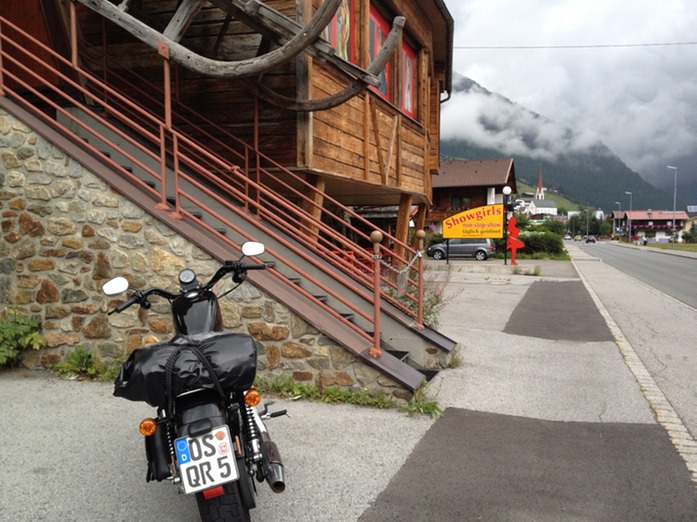 vor dem Puff ins Kondom geflutscht wegen Regen