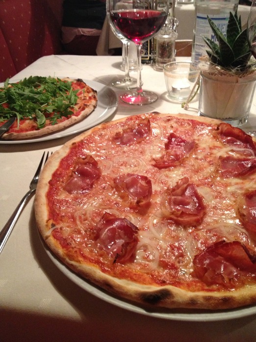 Frhlings- und Tiroler Pizza bei Petermann
