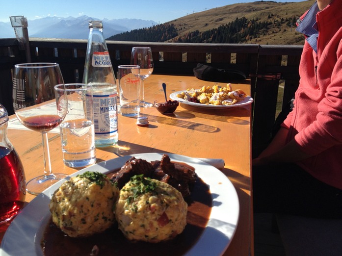 Kaiserschmarren und Kndel mit Gulasch