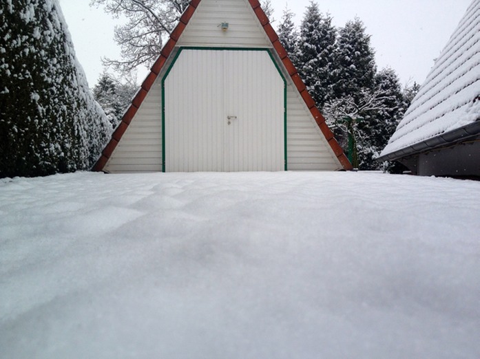 Schnee vor Garage