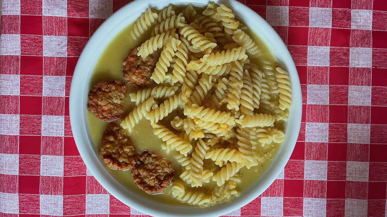 Linsensuppe mit Gemüsefrikadellen