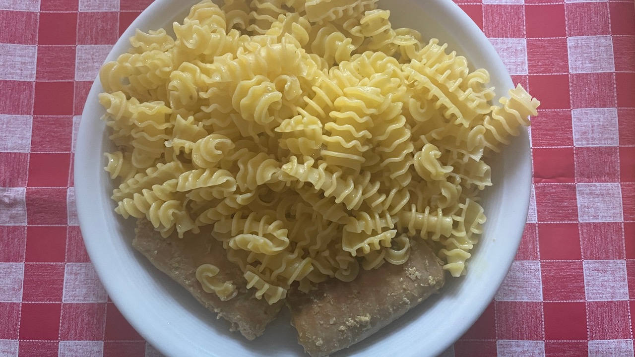 Schlachternudeln mit Lachsfilet